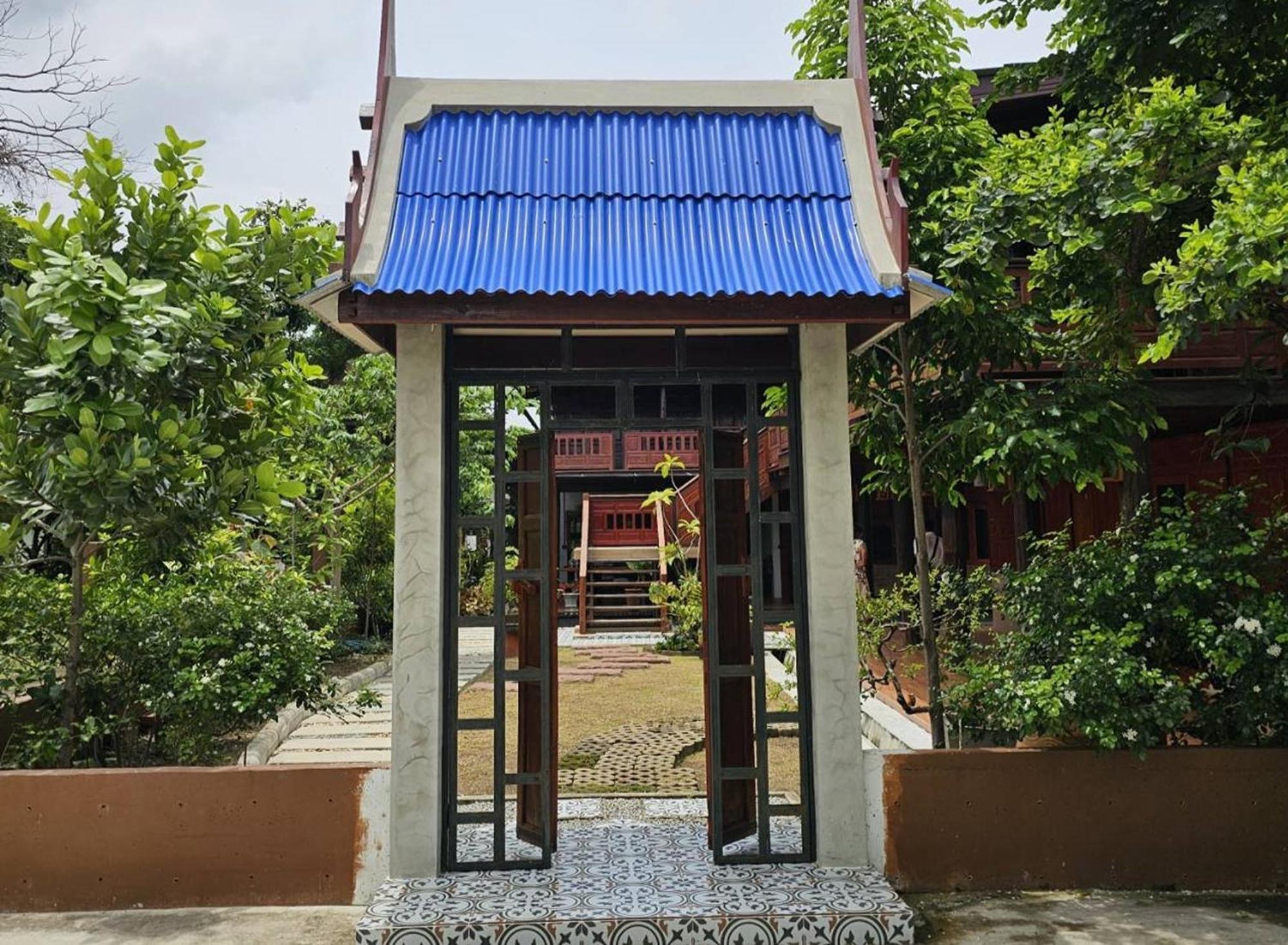 Nipatra Homestay Bangkok Exterior photo